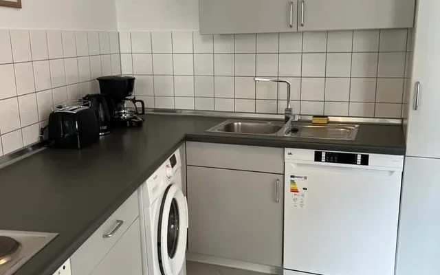 Kira - hell und schoen in Schoeneberg wohnen 4
