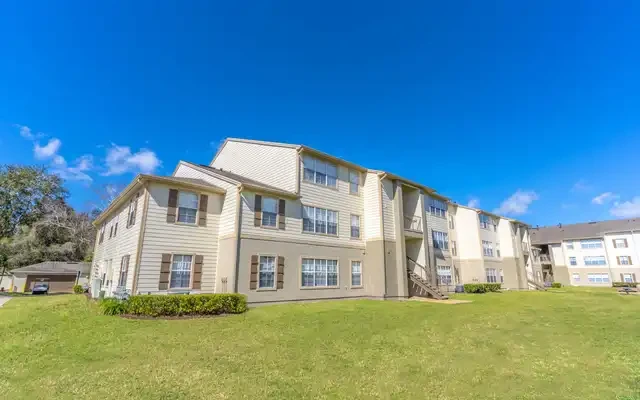 Retreat at Valencia Apartment Homes 4