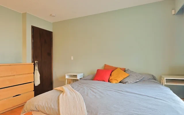 Clarendon - Vancouver student accommodation