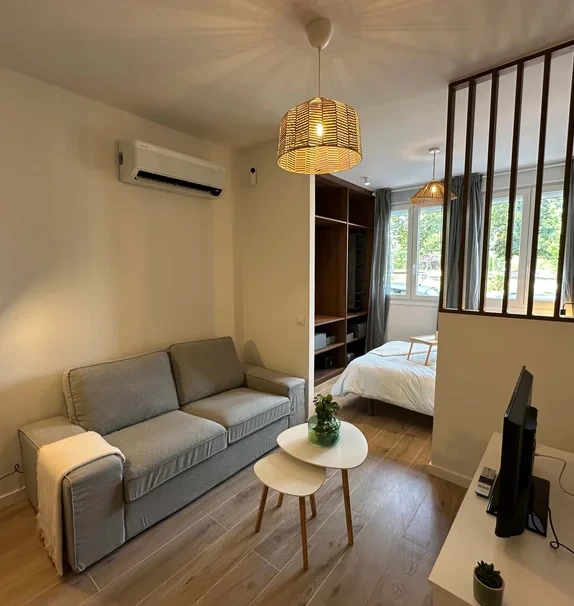 Avenida Bellas Vistas, 9. Local 3 (ONLY STUDENTS)