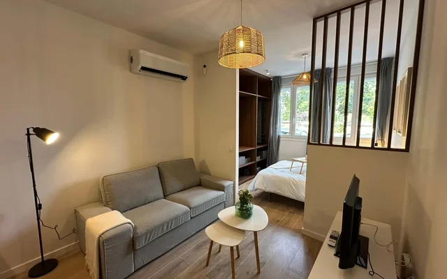 Avenida Bellas Vistas, 9. Local 3 (ONLY STUDENTS) 0