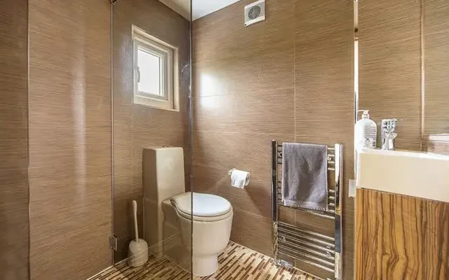 Amity Grove, London, SW20 0LJ 3