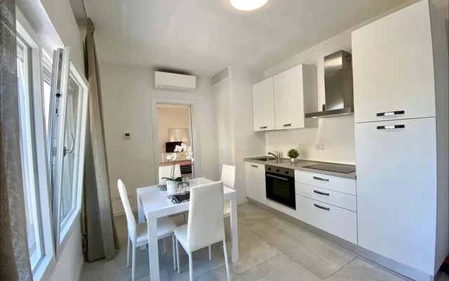 Bilocale Via Stendhal 1