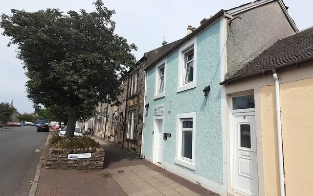 Irvine Riverside Guesthouse 1