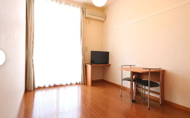 レオパレス鳥羽街道 4