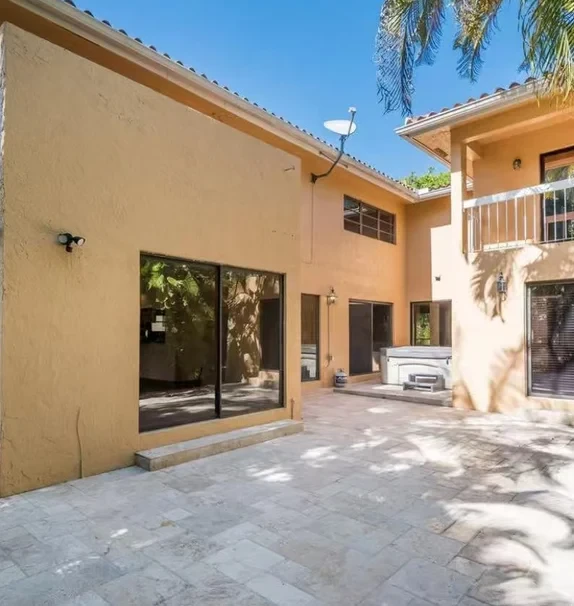 5310 Alhambra Cir