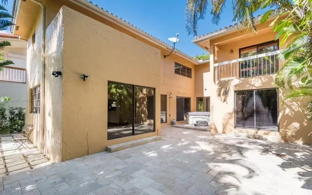 5310 Alhambra Cir - Miami student accommodation