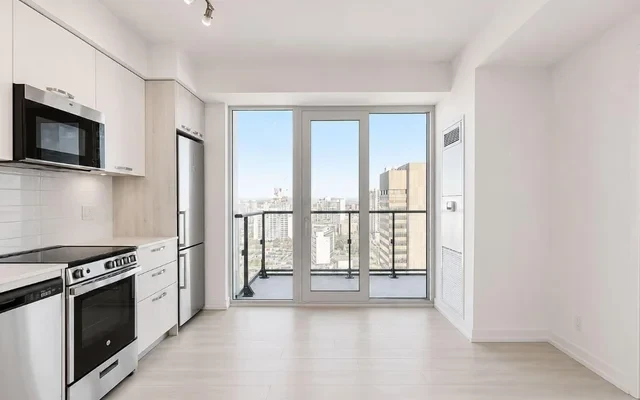 75 James Street South 3