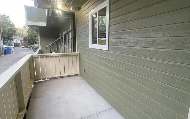 305 Ladera Street - Santa Barbara student accommodation - Balcony