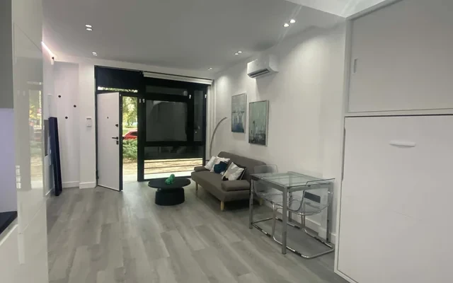Apartamento en Calle de la Duquesa de Parcent 0