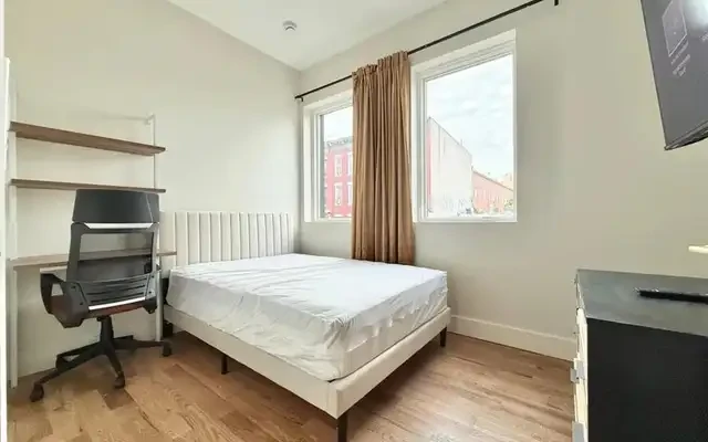 980 Kent Avenue, Brooklyn 4
