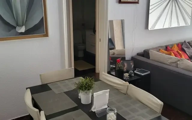 Comfortable double bedroom with share bathroom and internal window close to Rocafort metro station 3