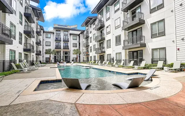 Park 5940 MD - Dallas student accommodation - Swimming pool