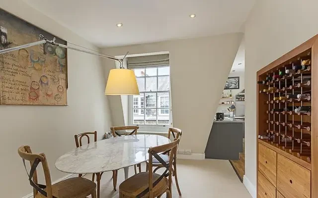 Coleherne Court, Redcliffe Gardens, Chelsea, London, SW5 0DY 2
