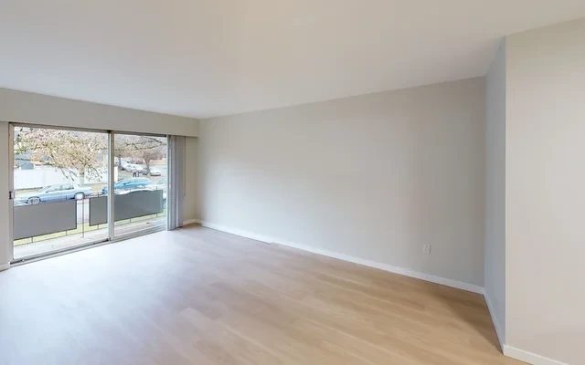 8735 Selkirk 2
