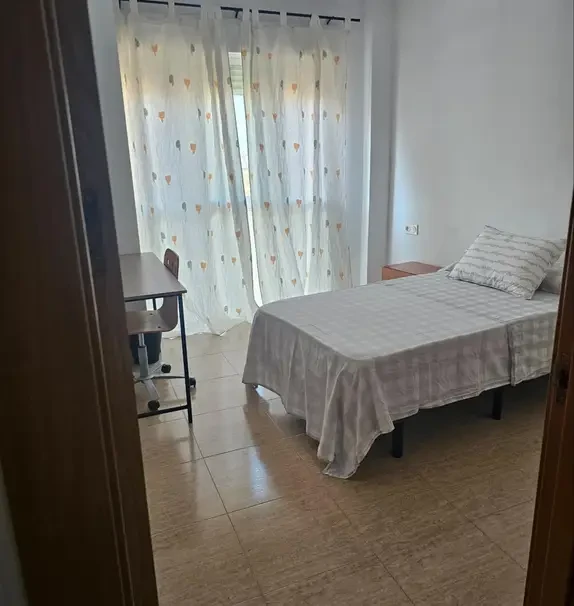 Comfortable single bedroom ideal for Universidad Católica San Antonio de Murcia students