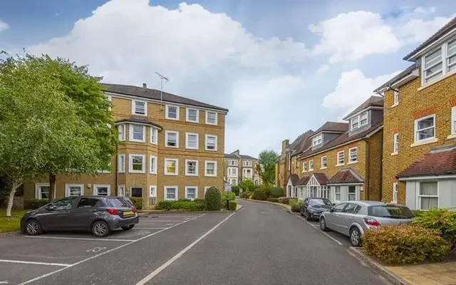 Ravens Close, Surbiton, KT6 4QG 0