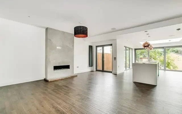 Upper Richmond Road, London, SW15 5JG 1