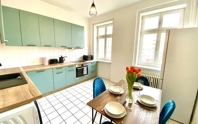 Frank: Schoenes 3-Zimmer-Apartment mit 2 Balkonen in Friedrichshain 0