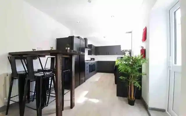 80 Ash Grove, L15 0