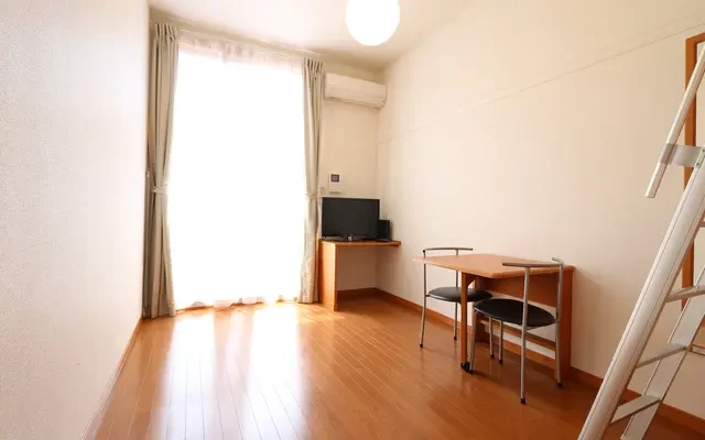 レオパレス丸の木 203号室 1