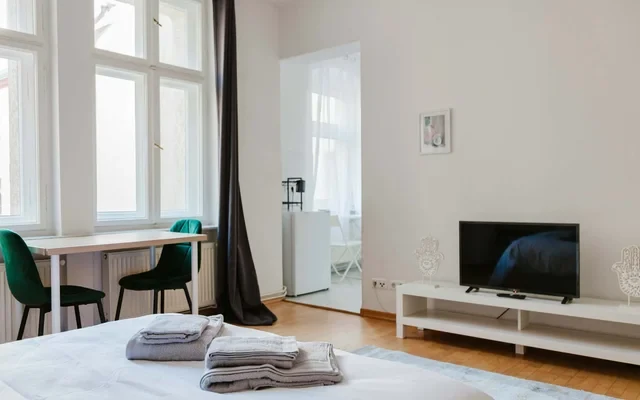 Helmholtzstrasse 1