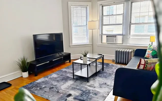 917-925 Hinman Ave 2