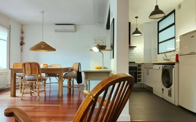 FS2 - ample 2 bedr apartm close to Hospital Clinic 2