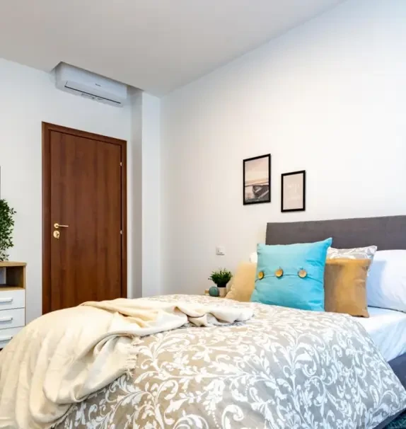 Elegant 4 bedroom apartment near Metro Bande Nere