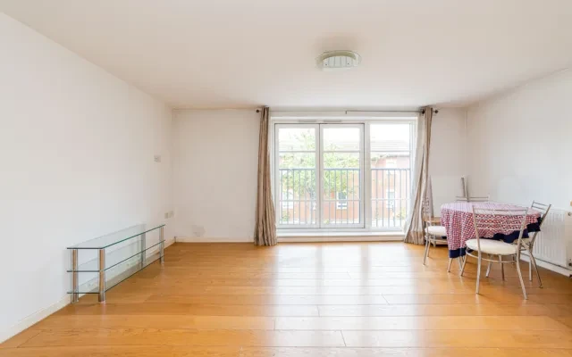 CM-Albion Court 3