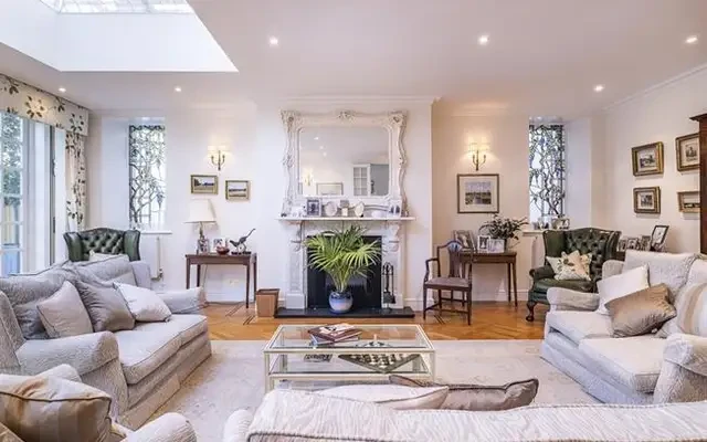 Parkside Gardens, London, SW19 5EY 0