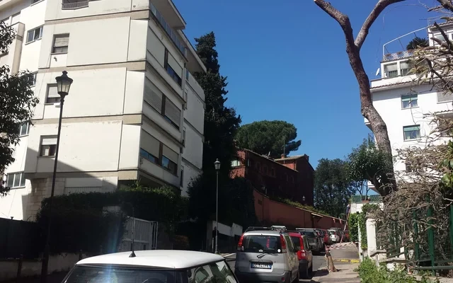Appartamento con giardino all'ingresso di Villa Ada 0