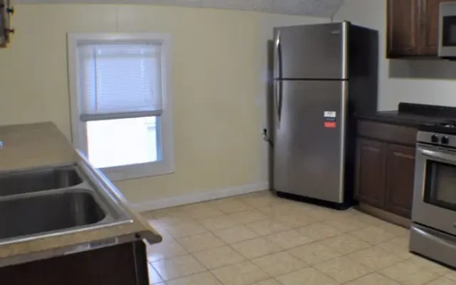 303 Lexington Ave 4