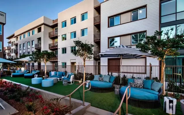 9870 Carroll Canyon Rd 4