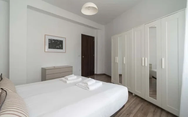 Luminoso apartamento  en Calle del Hospital, 15 Valencia 3