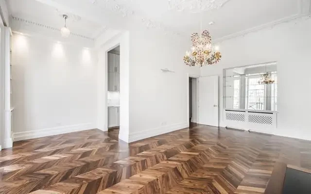 Ennismore Gardens, London, SW7 1AJ 4