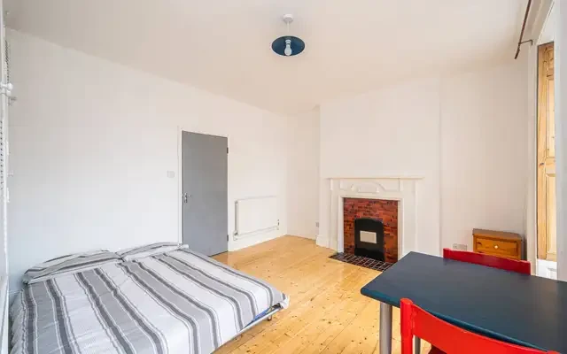 Mornington Crescent, Mornington Crescent, NW1 4