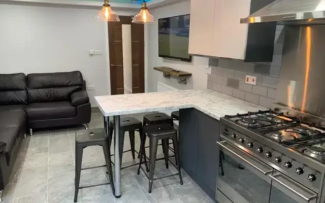 18 Exeter Road 2