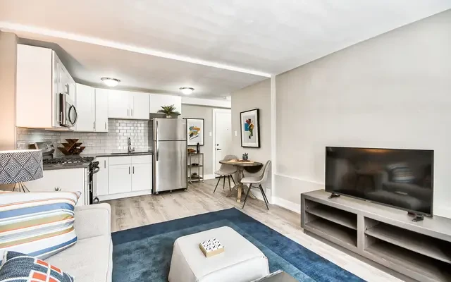 The Maynard at 2545 W Fitch 2