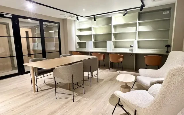 Beverley Way 23100# 4