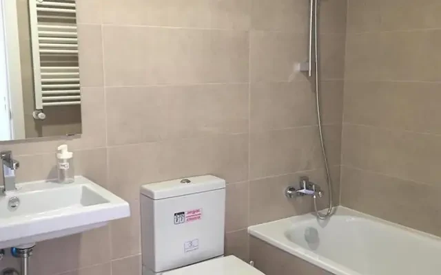 apartment near Calle Luis García Berlanga 4