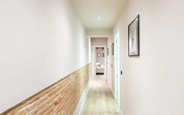 Luminous 3-bedroom apartment close to La Rambla 2