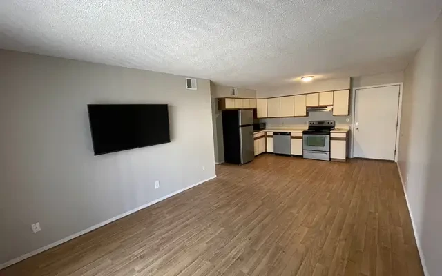 809 W Springfield, Urbana, IL 61801 2