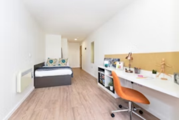 En-suite gold waterfront