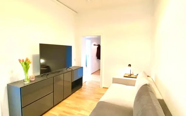 Frank: Schoenes 3-Zimmer-Apartment mit 2 Balkonen in Friedrichshain 4