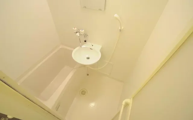 Leopold palace town court kitatanabe II, room 202 3