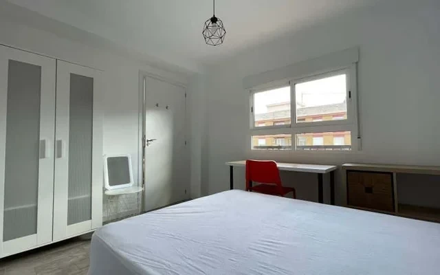 Piso de 4 habitaciones en Algiros 0