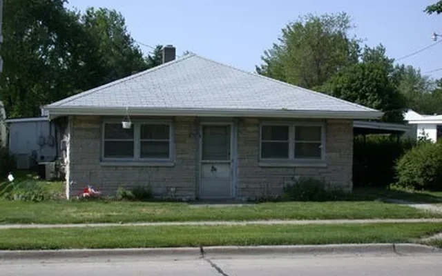 109 W. Church St., Savoy, IL 61874 0