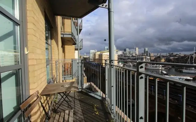 apartment near Zenith Basin, 594 Commercial Road 0