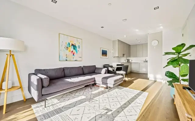 Renaissance Square Apartments, Palladian Gardens, Chiswick, London, W4 2DZ 0